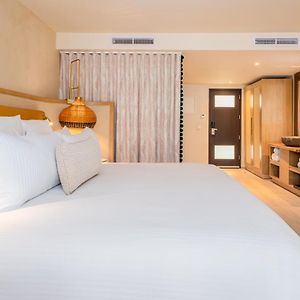 Junior Suite Pool View King Beds